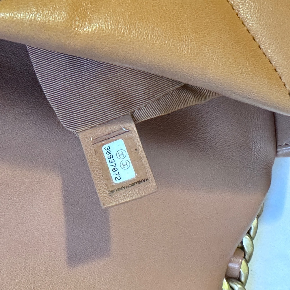 Authentic Chanel 19 large 21P caramel - Picture 12 of 13